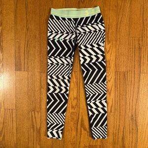 Under Armour Black and White Patterned Girls Leggings No Size